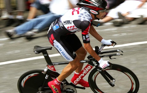 爱游戏-田径最新战报！荷兰队迎战德国队，超级对决，球迷热情点燃赛场